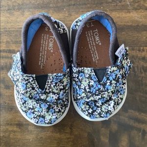 TOMS baby girl shoes